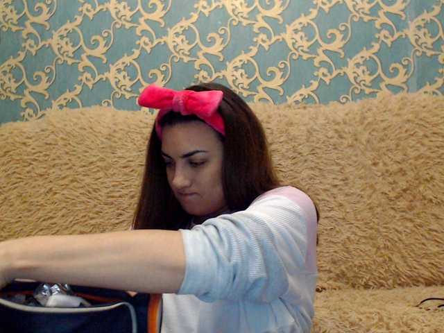 Fotografie KattyCandy Welcome to my room, in public we can just chat, pm-10 tk, open cam - 40 tk, and my name is Maria) 2000 1098 902 goal of day