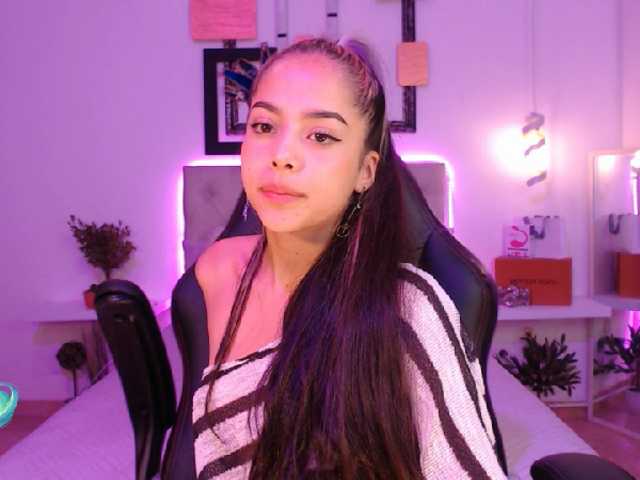 Fotografie saraahmilleer hello guys welcome to my room help me complette my first goal : naked go enjoy me #latina#brunette#curvy#hot#young#18#pvt